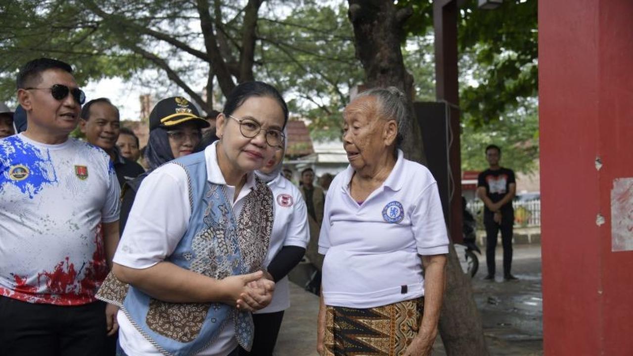 Pemkot Semarang Salurkan Bantuan Sembako Nelayan Semarang Saat Paceklik