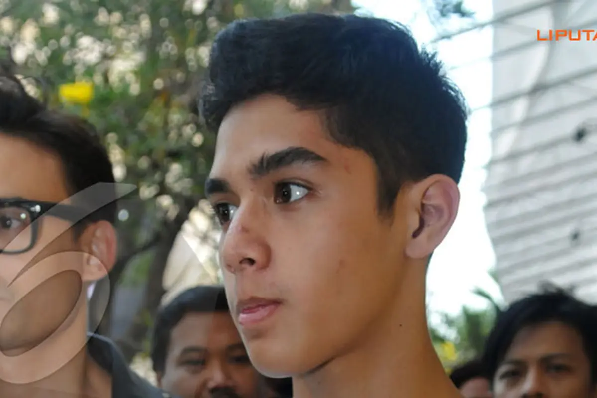 al-ahmad-dhani-2-131122b.jpg