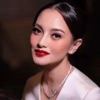Ririn Ekawati dengan lipstik merah (Instgaram @ririnekawati)