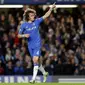 David Luiz, saat masih berkostum Chelsea, pada laga kontra Aston Villa, di Stadion Stamford Bridge, London (23/12/2012). Luiz bakal kembali ke The Blues pada musim panas tahun ini.  (EPA/Kerim Okten)