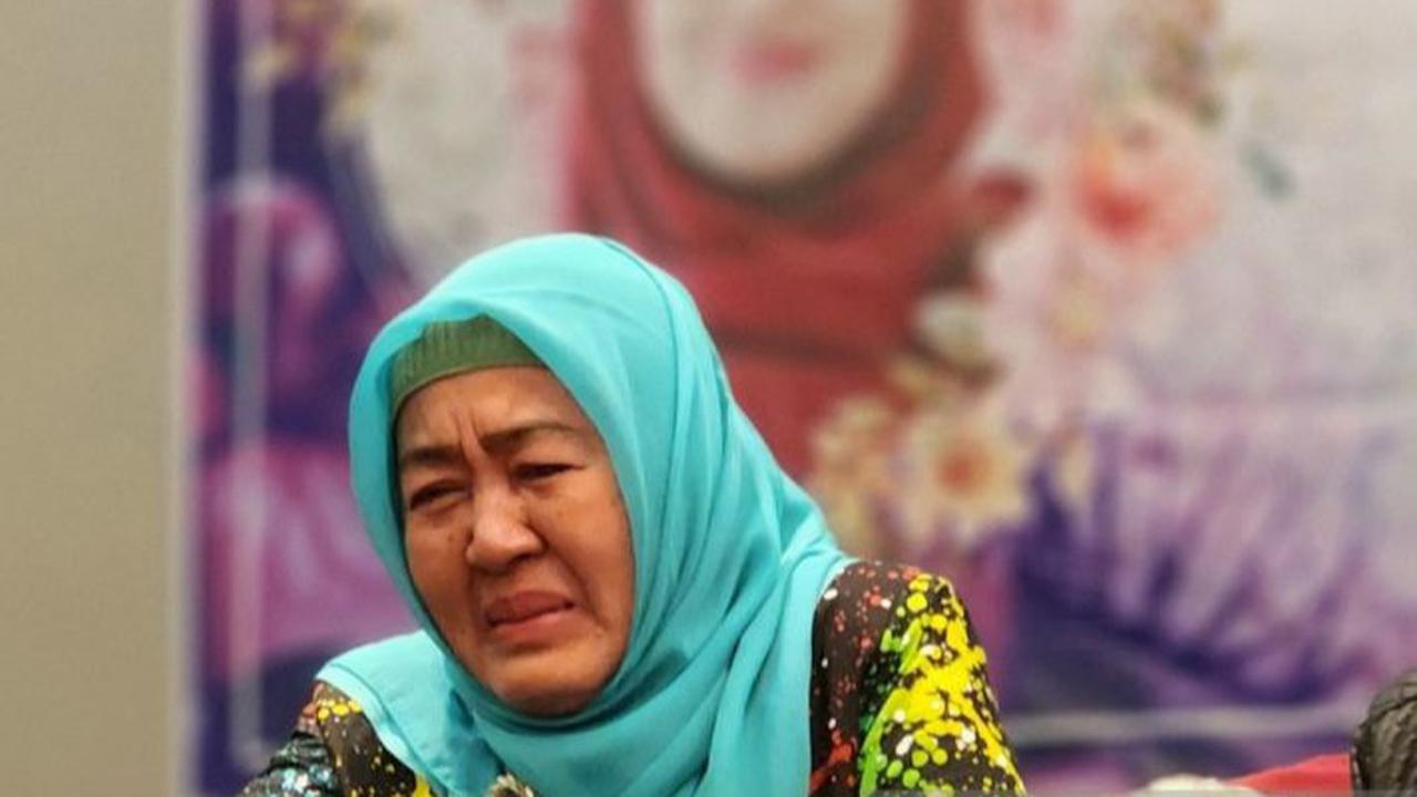 VIDEO: Pecah Tangis Ibunda Dokter Aulia Adukan Kasus Tewas Anaknya Ke Komisi III