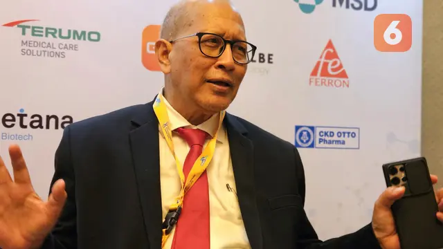 Dokter Spesialis Penyakit Dalam Subspesialis Hematologi Onkologi Medik dari MRCCC Siloam Hospitals Semanggi, Prof. Dr. dr. Aru W. Sudoyo, SpPD-KHOM, FINASIM (Foto: Aditya Eka Prawira/Liputan6.com)