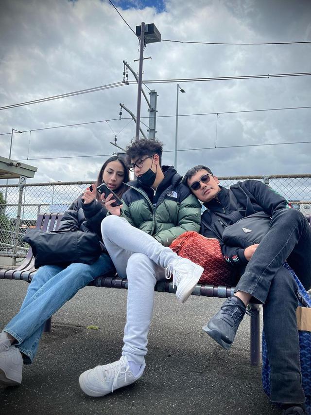 7 Potret Kompak Gunawan Sudrajat dan Keluarga Jalani Liburan di Australia