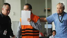 Anggota DPRD Sumatera Utara, Arifin Nainggolan usai menjalani pemeriksaan di Gedung KPK, Jakarta, Senin (16/7). KPK resmi menahan Arifin Nainggolan. (Merdeka.com/Dwi Narwoko)
