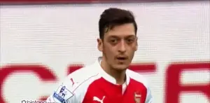 Mesut Ozil Ucap Bismillah Sebelum Eksekusi Free Kick, London pun Gempar