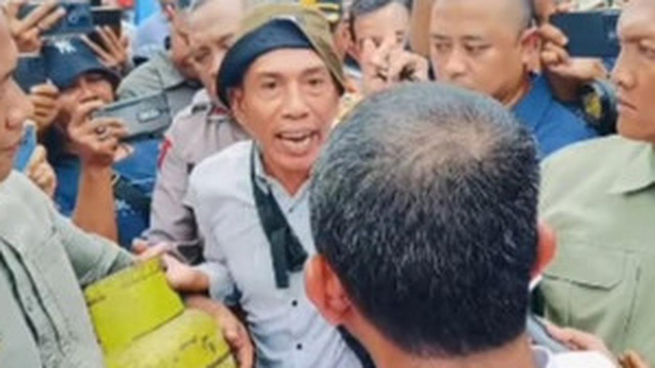 Kisruh Gas 3 Kg, Warga Tangerang Ngamuk Sambil Tunjuk-Tunjuk Wajah Bahlil: Anak Kami Lapar Butuh Makan