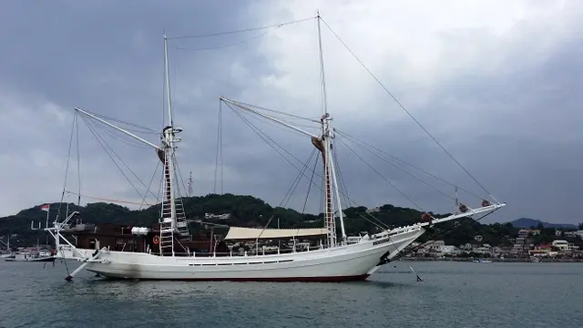 perahu pinisi