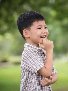 Mengajarkan sopan santun bukan sekadar membiasakan anak mengucapkan “tolong”, “maaf”, atau “terima kasih”, tetapi juga membangun fondasi karakter dan kecerdasan emosional sejak dini. [Dok/freepik.com/jcomp]