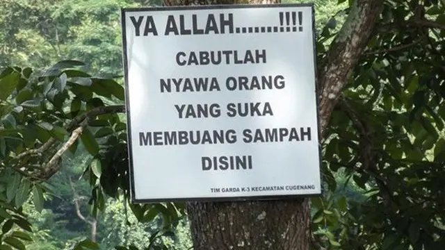 6 Pengumuman Nyeleneh Ini Ditempel di Pohon, Bikin Geleng Kepala