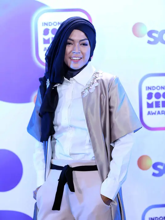 "Iya, Alhamdulillah banyak yang kenal sekarang. Tawaran endorse juga datang, tapi aku tetap pada pendirian aku menjadi guru aja," ucap Rizma. (Nurwahyunan/Bintang.com)