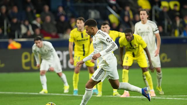 Eksekusi penalti Kylian Mbappe di laga Villarreal vs Real Madrid di jornada 21 Liga Spanyol 2025/2026 di La Ceramica, Minggu (25/01/2026) dini hari WIB.