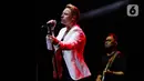 Dalam penampilannya di The 90's Festival, Ronan Keating membuka dengan lagu "When You Say Nothing At All". (Liputan6.com/Herman Zakharia)