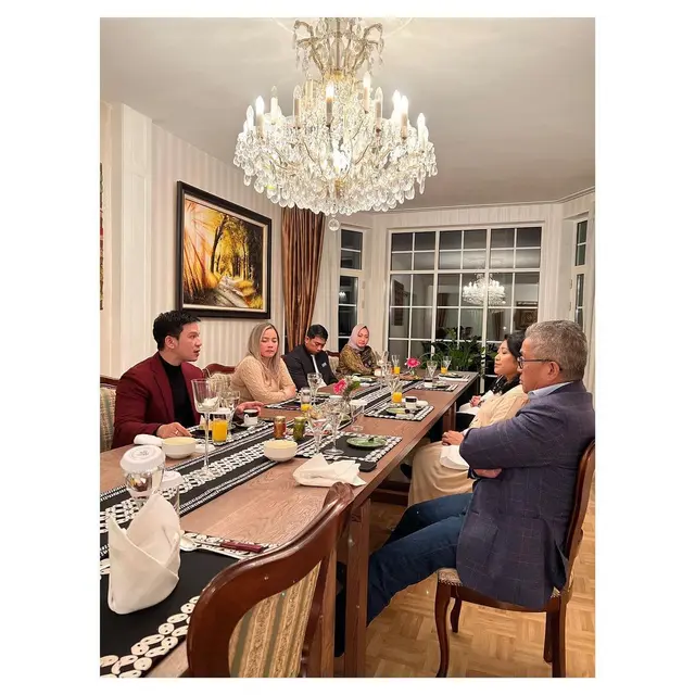 Jordi Onsu masak ayam geprek di Belanda