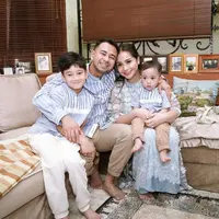 Momen lebaran keluarga Raffi Ahmad dan Nagita Slavina. (Foto: Instagram/raffinagita1717)
