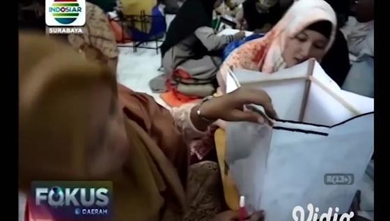VIDEO: Lukisan Kekinian Damar Kurung oleh Wali Murid SD Muhammadiyah Gresik