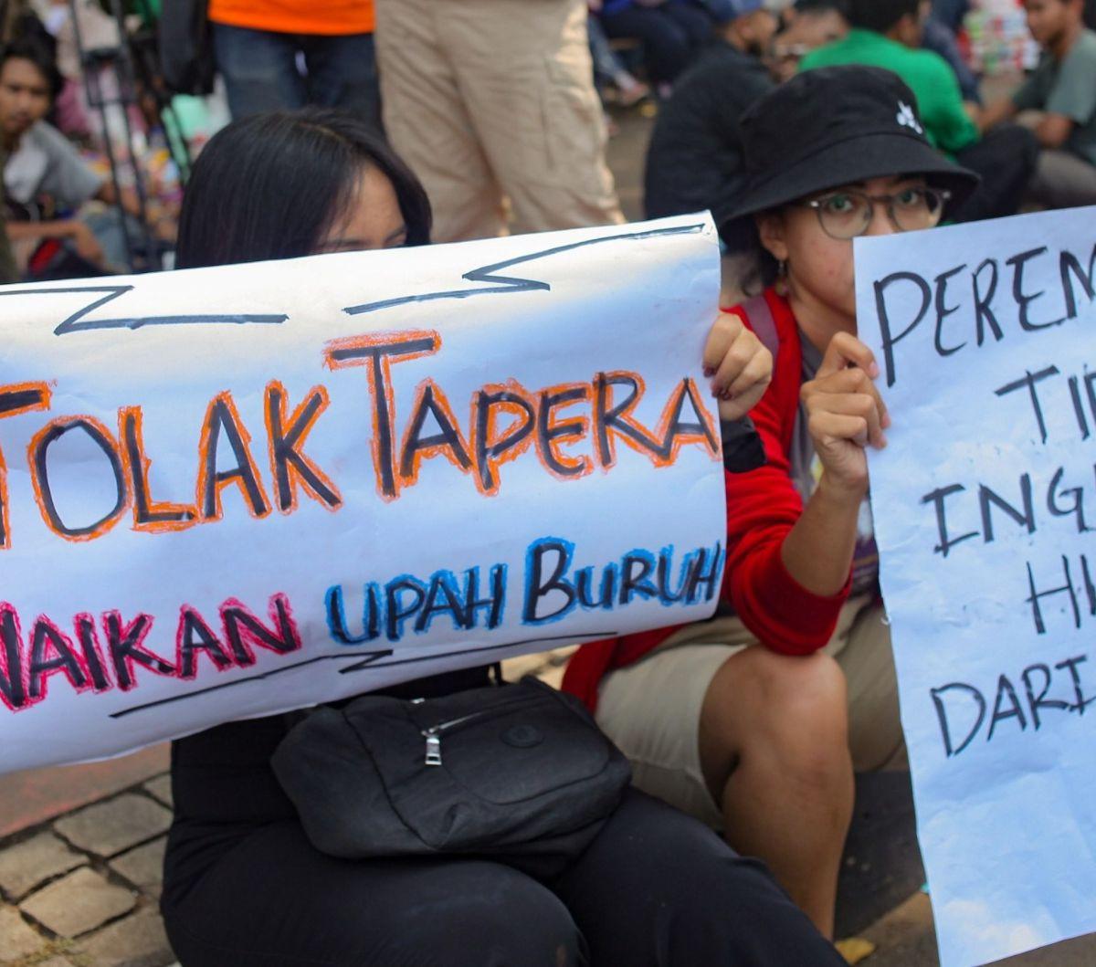 Massa buruh   Konfederasi Serikat Pekerja Indonesia (KSPI) menggelar aksi demonstrasi untuk menolak Tapera di kawasan Patung Kuda Jalan MH.Thamrin, Jakarta, Kamis (06/06/2024). Foto: merdeka.com / Arie Basuki