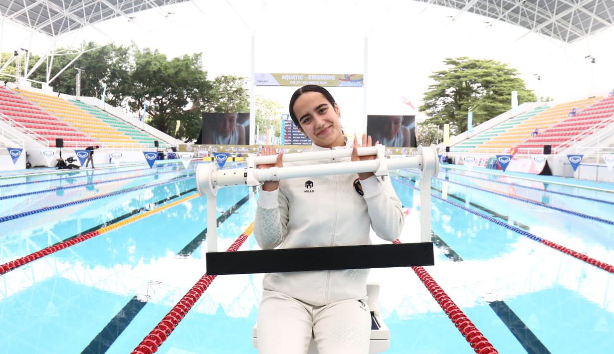 Jauh dari sorotan karier gemilangnya, Masniari memiliki tekad tinggi sejak kecil. Perenang berdarah Batak-Jerman ini memulai renang di usia 11 tahun di Wiesbaden, Jerman. Ia kemudian melanjutkan latihan hingga Frankfurt untuk mengasah kemampuan. (Dok. PB Akuatik Indonesia)