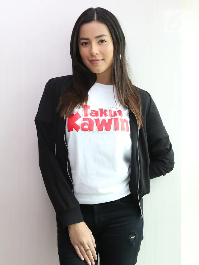 Pemain film Takut Kawin Nina Kozok
