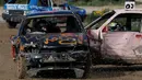 Pengemudi berkompetisi saling menghancurkan mobil 'Demolition Derby'  di Ta 'Qali, Malta pada 10 Maret 2019. Acara ini merupakan demolition derby wanita pertama yang diselenggarakan Association of Motor Sports and Cars. (REUTERS/Darrin Zammit Lupi)