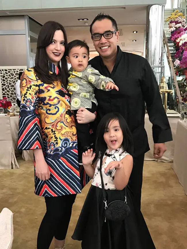 Nia Ramadhani, Ardie Bakrie dan dua anaknya. (Instagram)