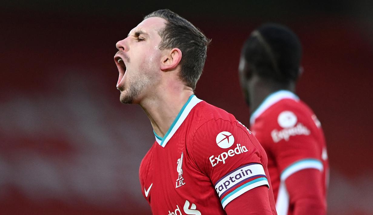 Peran Jordan Henderson amat terasa saat perginya Steven Gerrard dari Liverpool pada 2015. Ia menjadi penerus ban kapten The Reds hingga kini. Saat rumor kepergiannya berhembus akibat buntunya pembicaraan kontrak, 5 pemain berikut layak jadi kandidat penggantinya. (Foto: AFP/Pool/Laurence Griffiths)