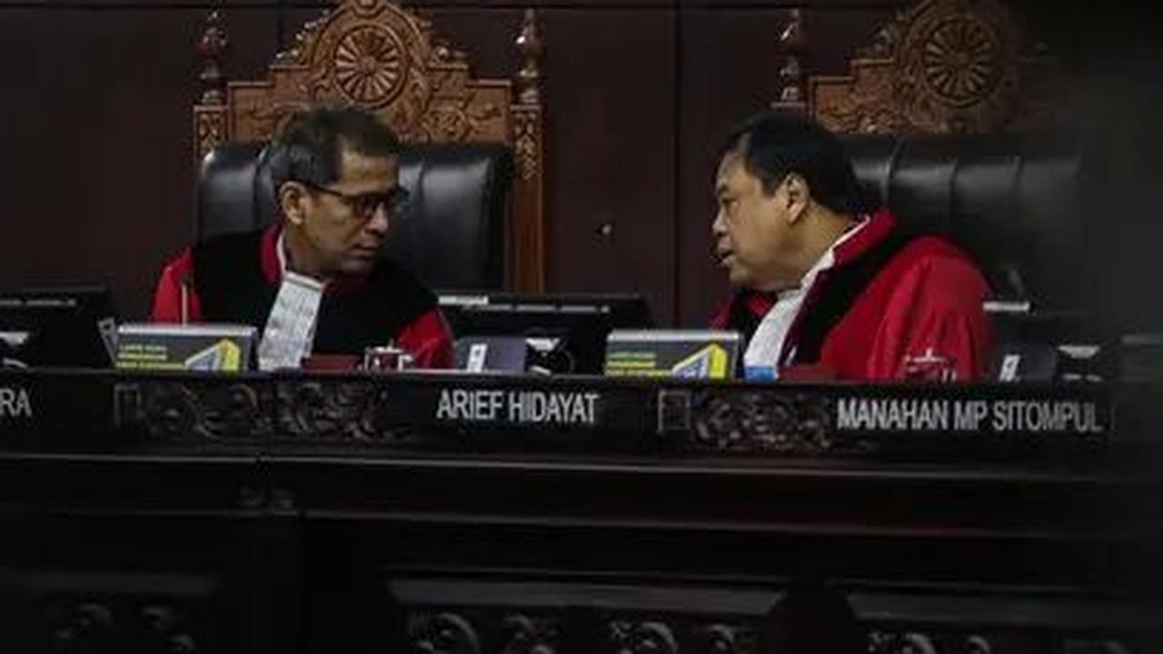 Hakim MK Saldi Isra menyampaikan poin-poin pendapat berbeda atau dissenting opinion terhadap putusan sengketa Pilpres 2024 yang diajukan Anies Baswedan-Muhaimin Iskandar (Cak Imin).