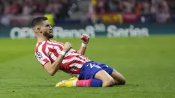 Gelandang Atletico Madrid Yannick Carrasco berselebrasi setelah mencetak gol pertama untuk timnya ke gawang Bayer Leverkusen Nadiem Amiri pada matchday kelima Grup B Liga Champions 2022/23 di Wanda Metropolitano, Kamis (27/10/2022) dini hari WIB. Atletico Madridtersisih usai cuma bermain imbang 2-2 dengan Bayer Leverkusen. (AP Photo/Manu Fernaandez)