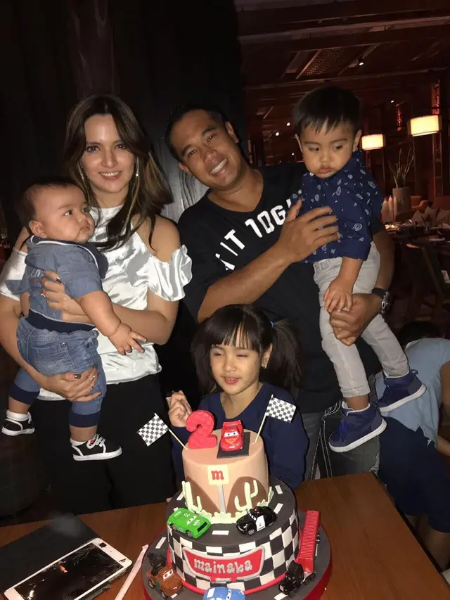 [Bintang] Nia Ramadhani