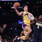 Point guard Los Angeles Lakers, Lonzo Ball, terancam absen hingga pramusim NBA 2017/2018 usai karena cedera pergelangan kaki. (Bola.com/Twitter/Lakers)