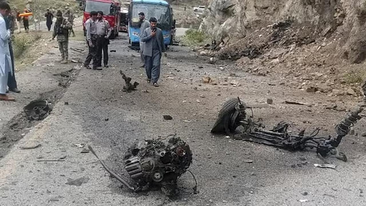 Serangan Bom Bunuh Diri di Pakistan Tewaskan 12 Tentara, Pelaku Tabrakkan Mobil ke Pos Keamanan