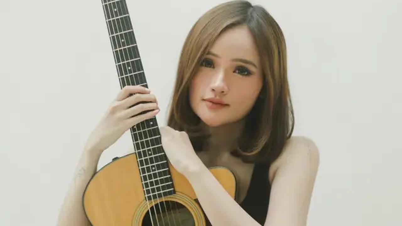 6 Inspirasi Gaya Rambut Fanny Soegi, dari Panjang hingga Pendek yang Bikin Pangling
