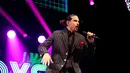 Kevin Richardson dan Backstreet Boys tampil di atas panggung selama Jingle Ball 2022 iHeartRadio KISS108 di TD Garden di Boston, Massachusetts (11/12/2022). Backstreet Boys menyanyikan lagu-lagu hits mereka. (Scott Eisen/Getty Images for iHeartRadio/AFP)