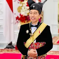 Penampilan Jokowi di HUT ke-78 RI, pakai Ageman Songkok Singkepan Ageng. Foto: Instagram/jokowi.