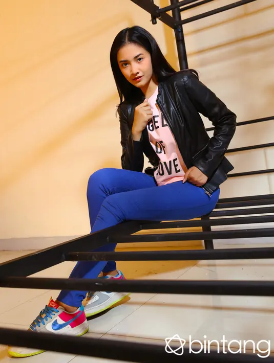 Pemilik nama Nadya Arina Pramudita ini mengawali karier di sinetron. Kiprahnya di dunia akting berlanjut saat ia mendapat kesempatan main dalam film layar lebar perdananya berjudul ‘Magic Hour’. (Galih W. Satria/Bintang.com)