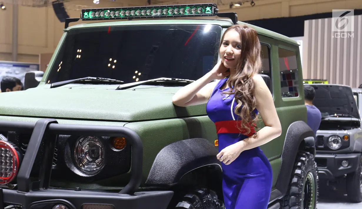 Model berpose saat pameran Gaikindo Indonesia International Auto Show (GIIAS) 2019 di ICE BSD, Tangerang, Sabtu (20/7/2019). Salah satu hal yang sulit terpisahkan dari perhelatan otomotif, adalah kehadiran para SPG atau model yang bersanding di samping mobil. (Liputan6.com/Angga Yuniar)