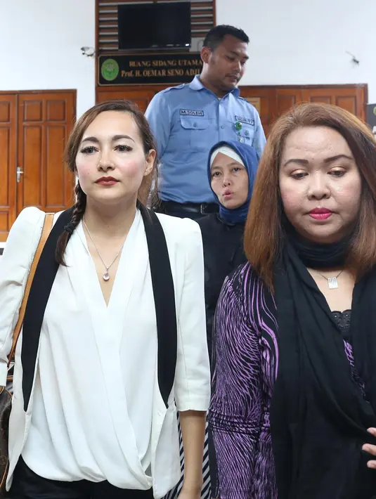 Gugatan balik (rekonvensi) kepada Dewi Rezer yang dinikahinya sejak 2007 silam. Hak asuh anak dalam materi gugatan cerai yang diajukan oleh Marcellino. (Andy Masela/Bintang.com)