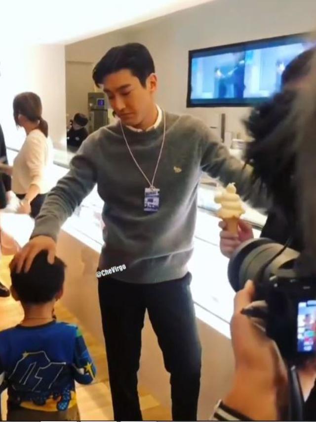 Rafathar dan Choi Siwon (Foto: Instagram/@chevirgo)