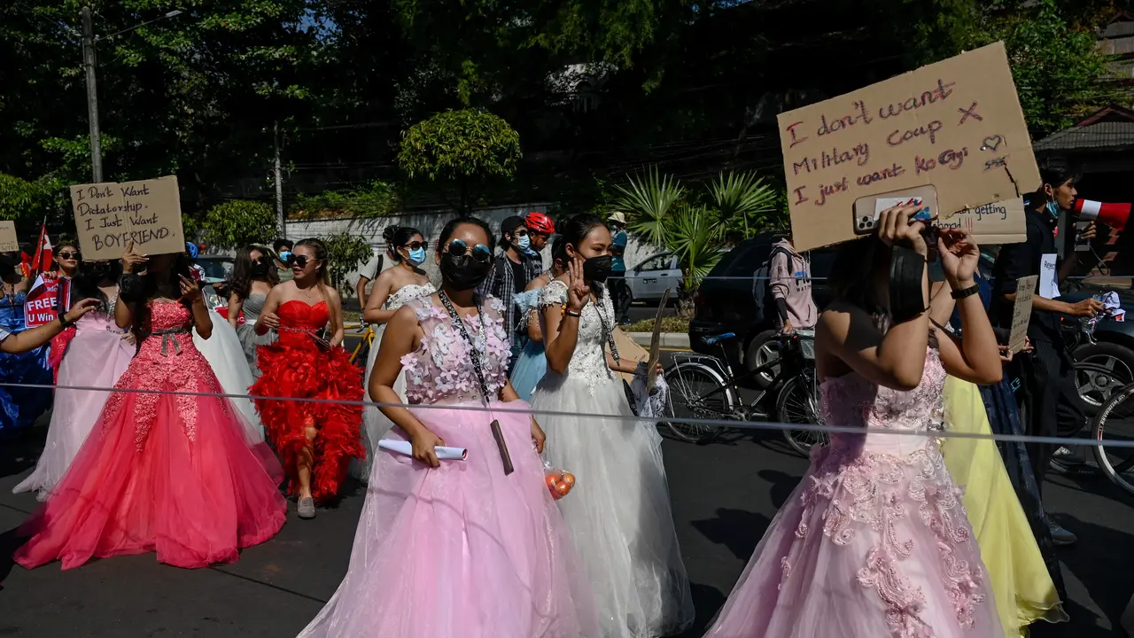 Protes Kudeta Militer, Para Wanita Myanmar Tampil Anggun dengan Gaun Pengantin