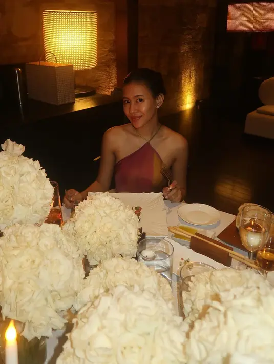 Sejak jadi istri, Shenina Cinnamon makin hari makin cantik dengan gaya yang effortless [@angga]