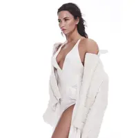 Demi Lovato menunjukkan pentingnya untuk mencintai diri sendiri dan menerima kekurangan diri sendiri lewat postingannya di Instagram. (instagram/ddlovato)