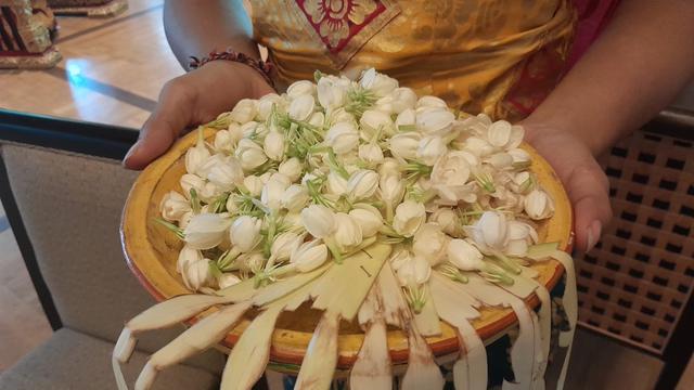 Beberapa tahun terakhir aroma pengharum ruangan yang disukai masyarakat Indonesia usia muda adalah bunga seperti melati atau jasmine.