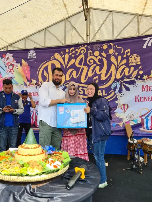 Potret Jihan Fahira dan Primus yang kini hidup bahagia dengan empat anak. [istimewa]