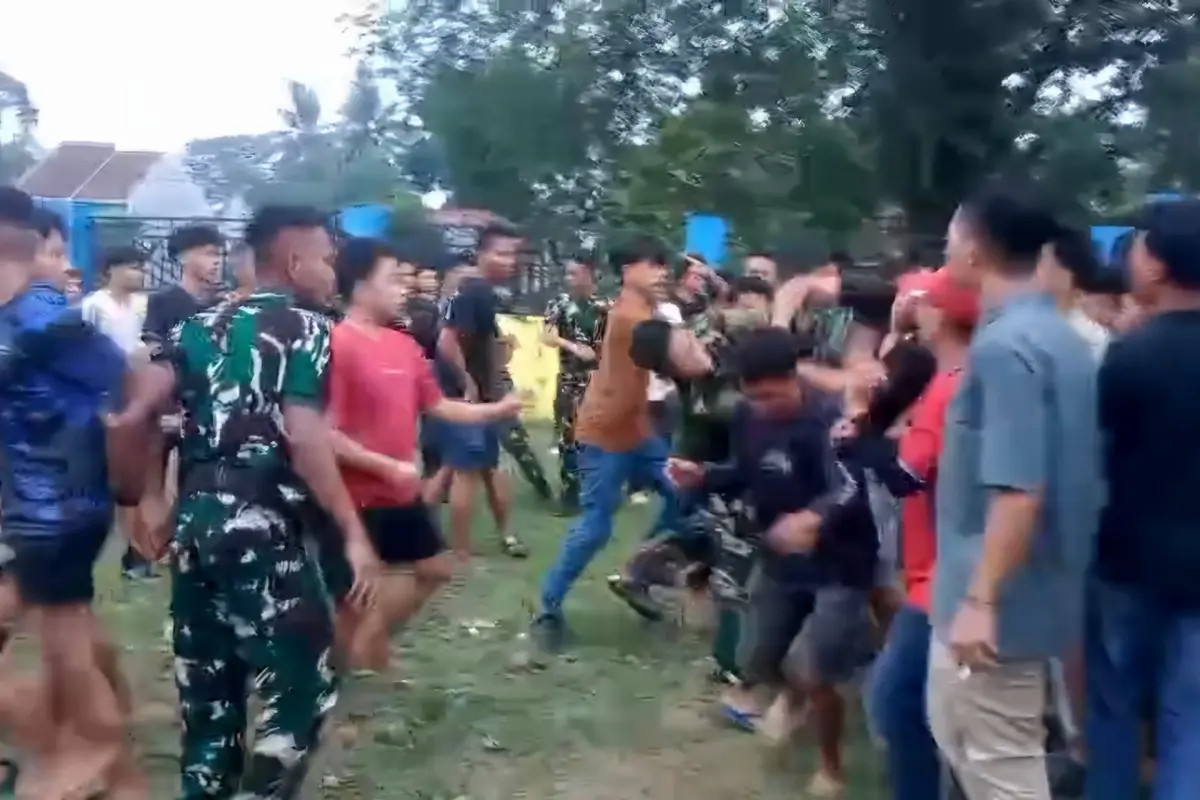 Viral! Puluhan Oknum TNI Bentrok dengan Warga di Wayrarem Lampung Utara, 8 Pemuda Dilarikan ke Rumah Sakit