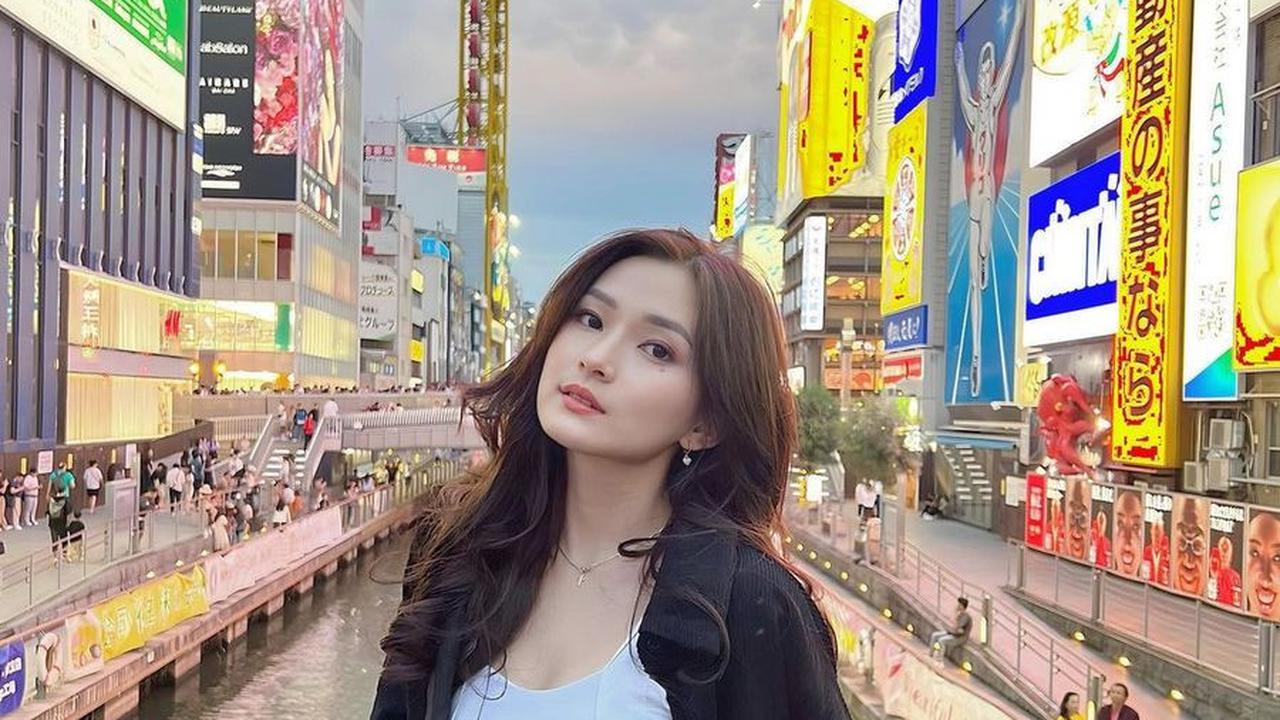 8 Foto Cantik dan Stylish Angelia Christy, Jadi Model Selebram Yang Viral di Media Sosial