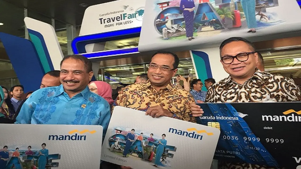 Menteri Perhubungan Budi Karya Sumadi dan Menteri Pariwisata, Arief Yahya hadir pada pembukaan acara Garuda Indonesia Travel Fair (GATF) 2018. (Liputan6.com/Ilyas Istianur P)