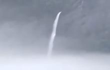 Viral Penampakan Air Terjun di China ini seperti Mengalir dari Langit