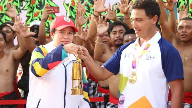 Menko PMK Menjadi Pembawa Api Obor Ke-20 Asian Games 2018 di Bali