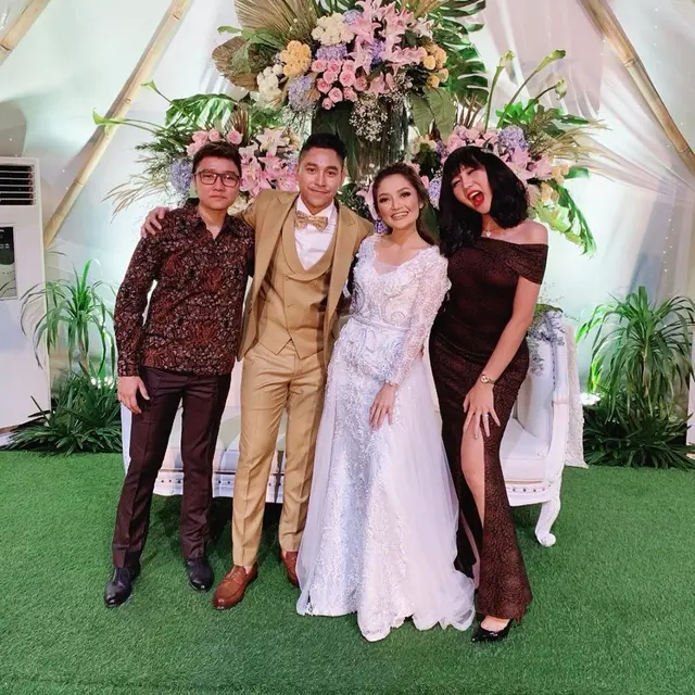 Resepsi pernikahan Siti Badriah dan Krisjiana