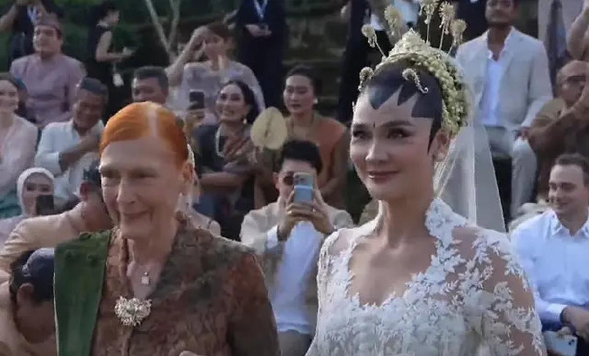 Cantiknya Luna Maya Dipinang Maxime Bouttier Sebagai Istri, Jadi Pengantin Adat Yogyakarta dengan Paes Lengkap