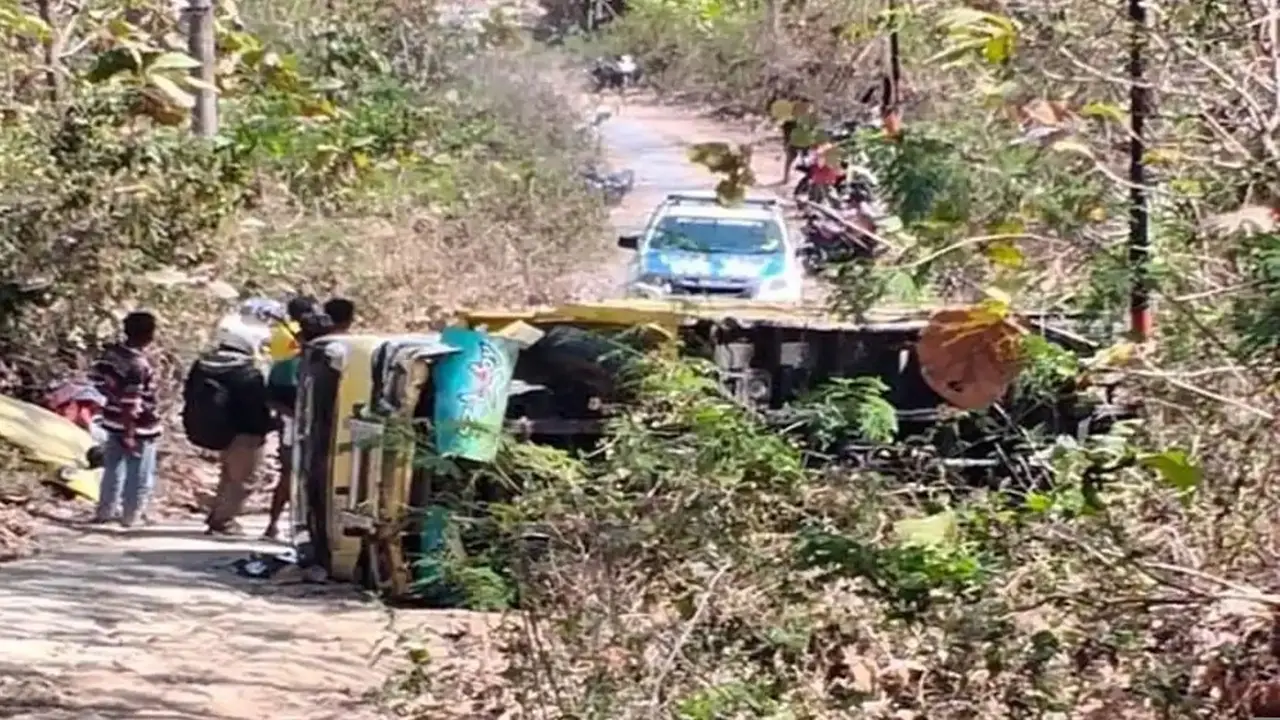 Truk Terbalik di Lembata NTT, Lima Tewas, 10 Luka-luka